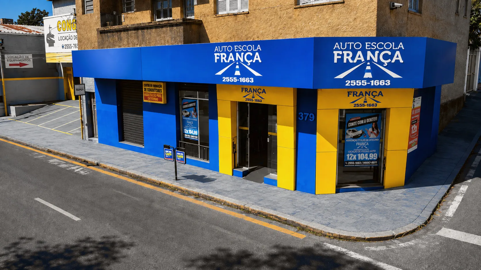 Fachada da Auto Escola França, na esquina da Rua Platina, 379, no bairro Prado.