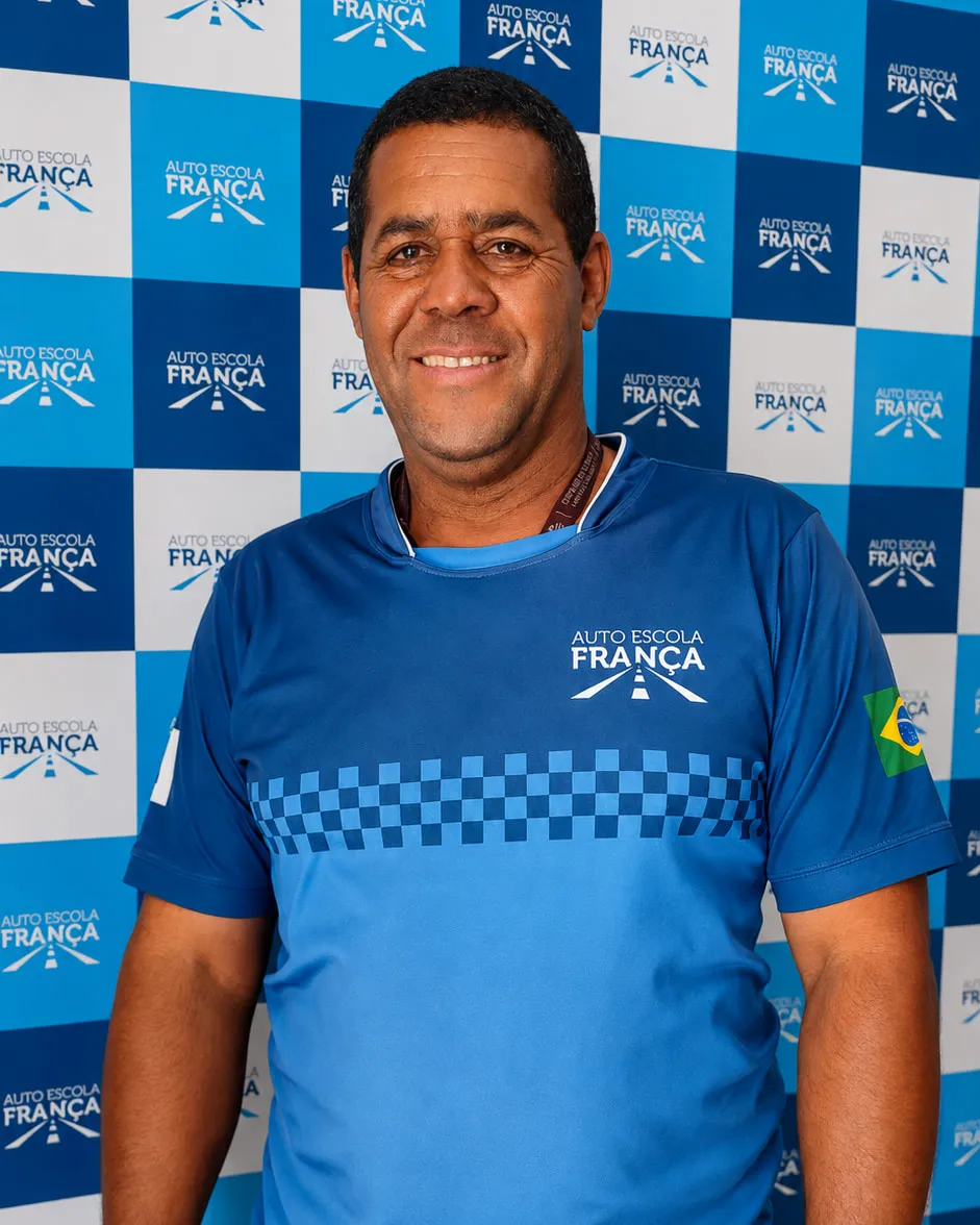 Geraldo Mantiqueira, instrutor de moto da Auto Escola França