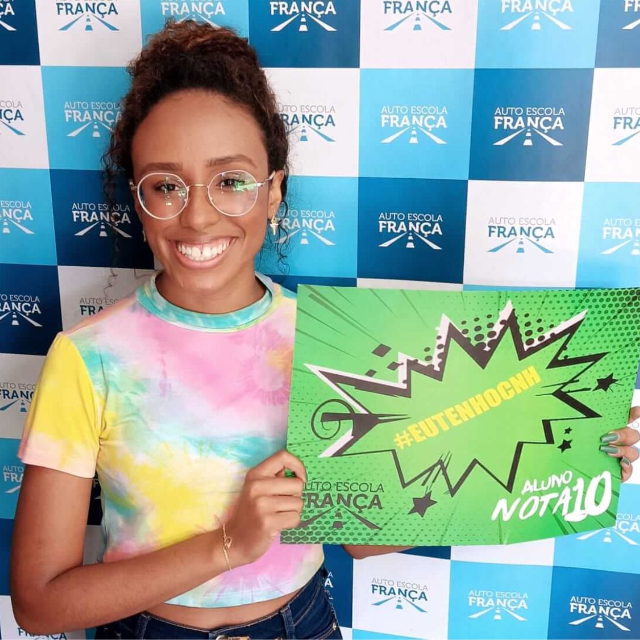 Carla - "Encontrei a CFC França pelo índice de aproveitamento do Detran-MG. Todas as aulas foram focadas naa minhas dificuldades e o instrutor foi corrigindo junto comigo. Equipe muito atenciosa!"