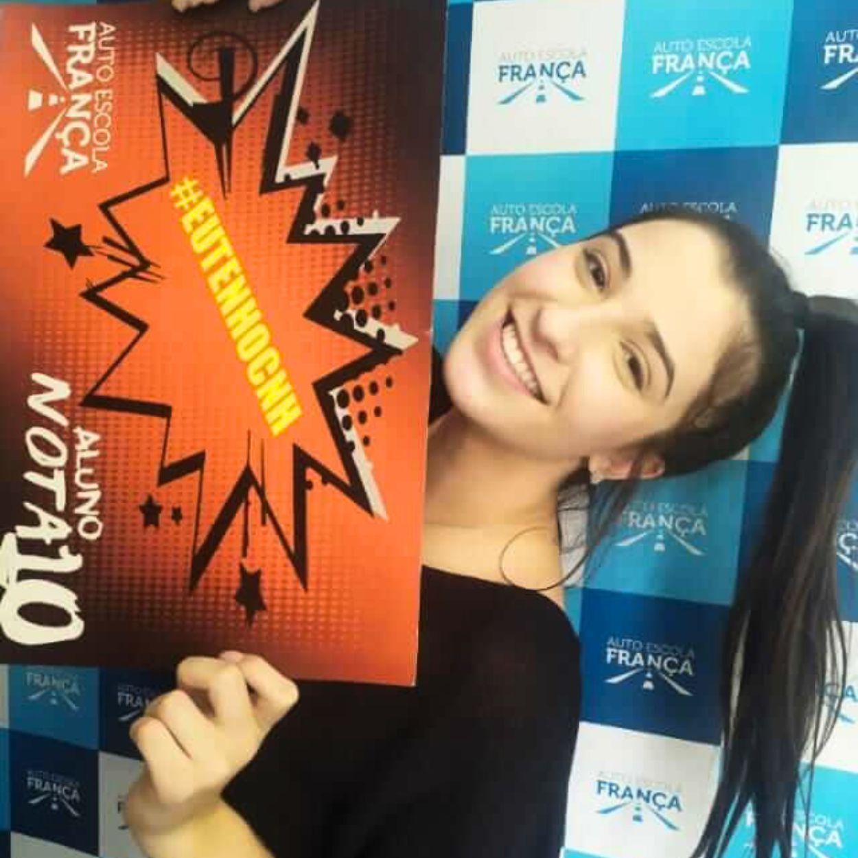 Lívia Carabeti - "Fui indicada pelo meu irmão que tirou carteira na auto escola França e nada foi diferente do que ele falou. A auto escola França é muito atenciosa com os seus alunos, atendimento muito bom . Os carros são muito novos! A instrutora nem se fala nem se fala! Empolgada e alegre , nos momentos necessários pega no pé e isso me ajudou muito!!Passei de primeira no gameleira"🤩🤩👏🏻